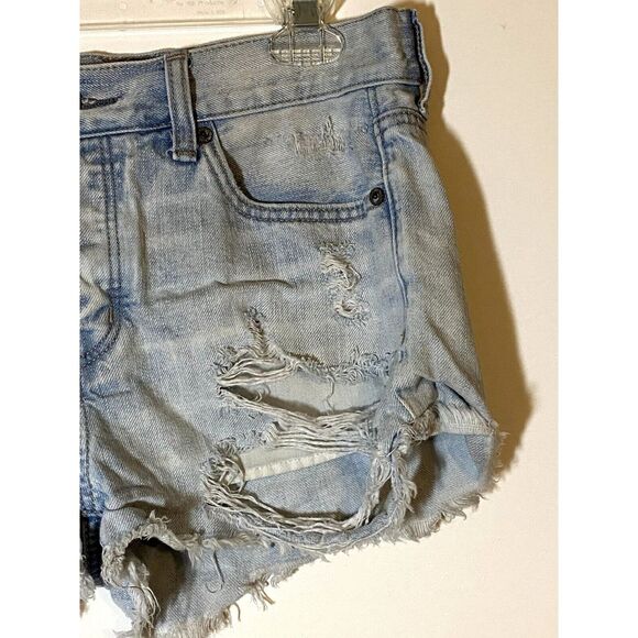 American Eagle Womens Sz 4 Tom Girl Shortie Shorts Distressed Frayed Light Wash - Picture 6 of 10